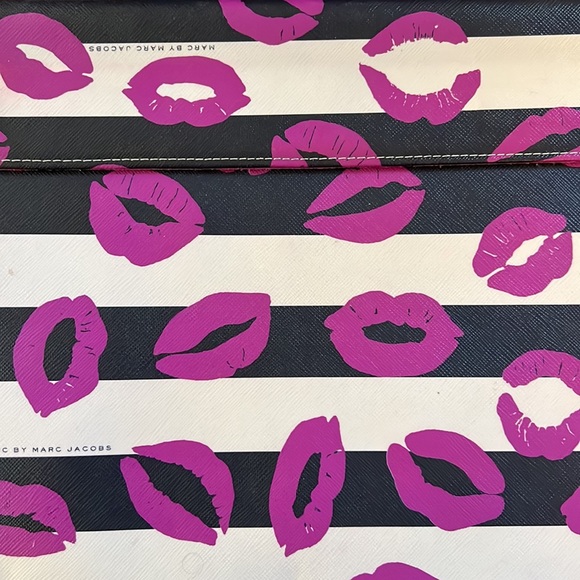 Laptop Sleeve from Incase X Marc by Marc Jacob’s - Picture 2 of 7